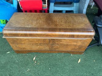 Vintage lane Walnut Burl Wood Storage Chest Trunk