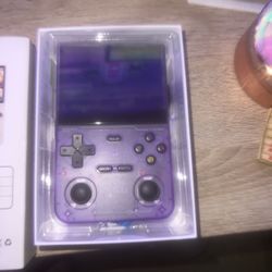 Retro Handheld Game Console – 400+ Classic Games Built-In