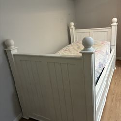 Pottery Barn Twin Bed With Trundle
