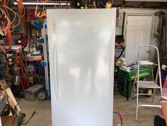 $300 OBOFrigidaire 21cubic foot upright freezer $300