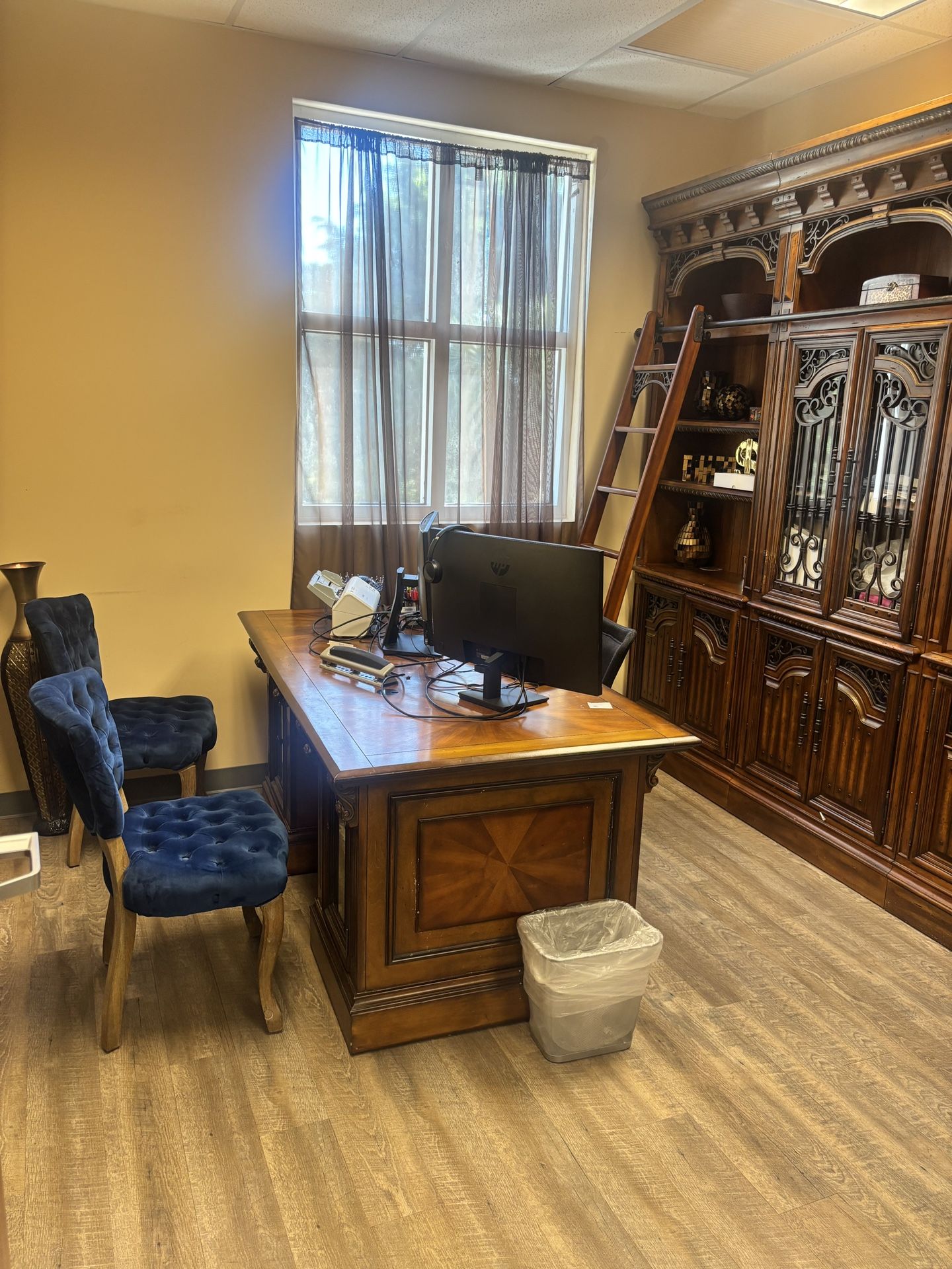 Office Furniture $400