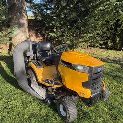 Cub Cadet XT1 Riding Mower Lawnmower With Bagger 