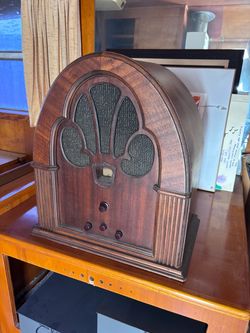 Antique philco radio