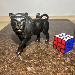 Hand-Carved Wooden Lion Figurine – Vintage Decor (Rubik’s Cube for Size)