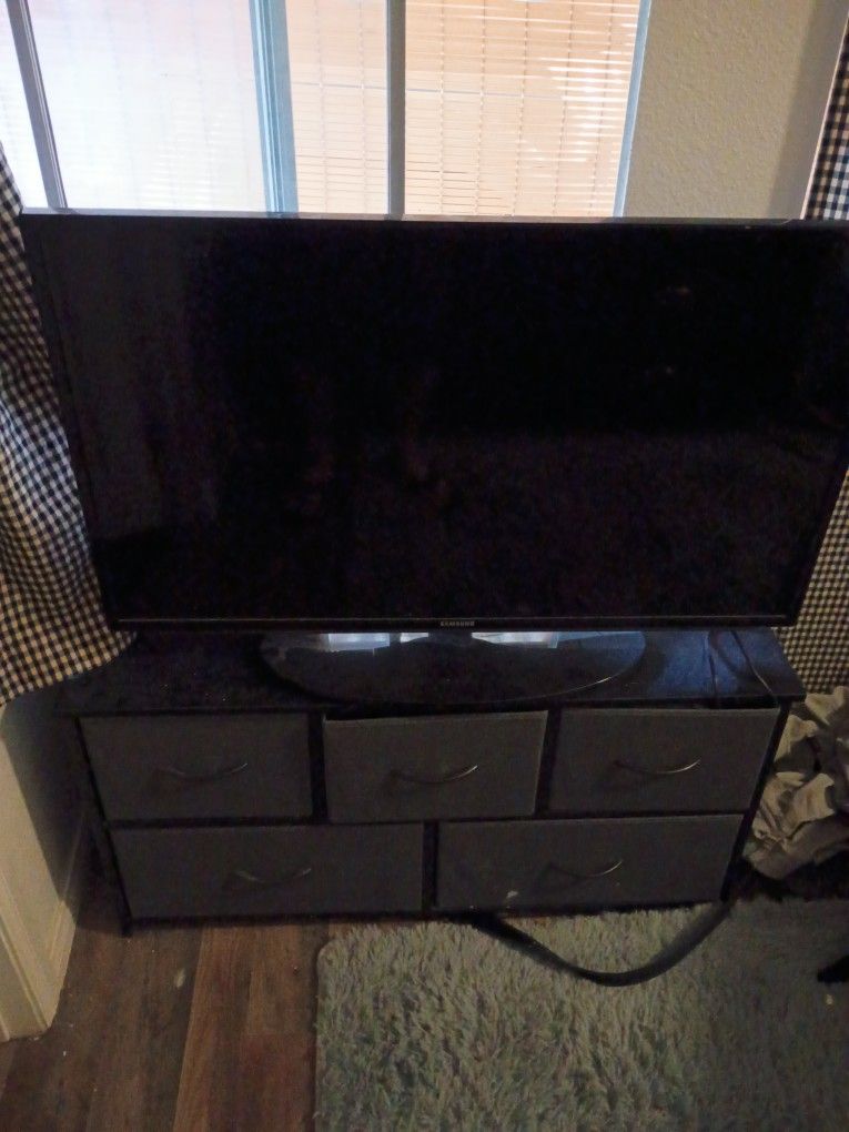 42-in Samsung Roku TV $75 Firm No Less