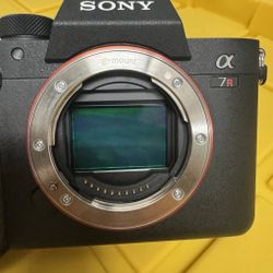 Sony Alpha a7R IV 61MP 4K Mirrorless Digital Camera - Black (ILCE-7RM4A)