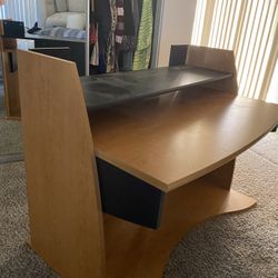 Sturdy Desk 