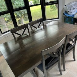 Beautiful Dining Table And Chairs Solid Wood Like NEW!