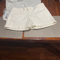 Women’s Banana Republic White Shorts Size 6