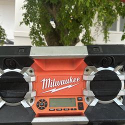 Milwaukee Work Radio 