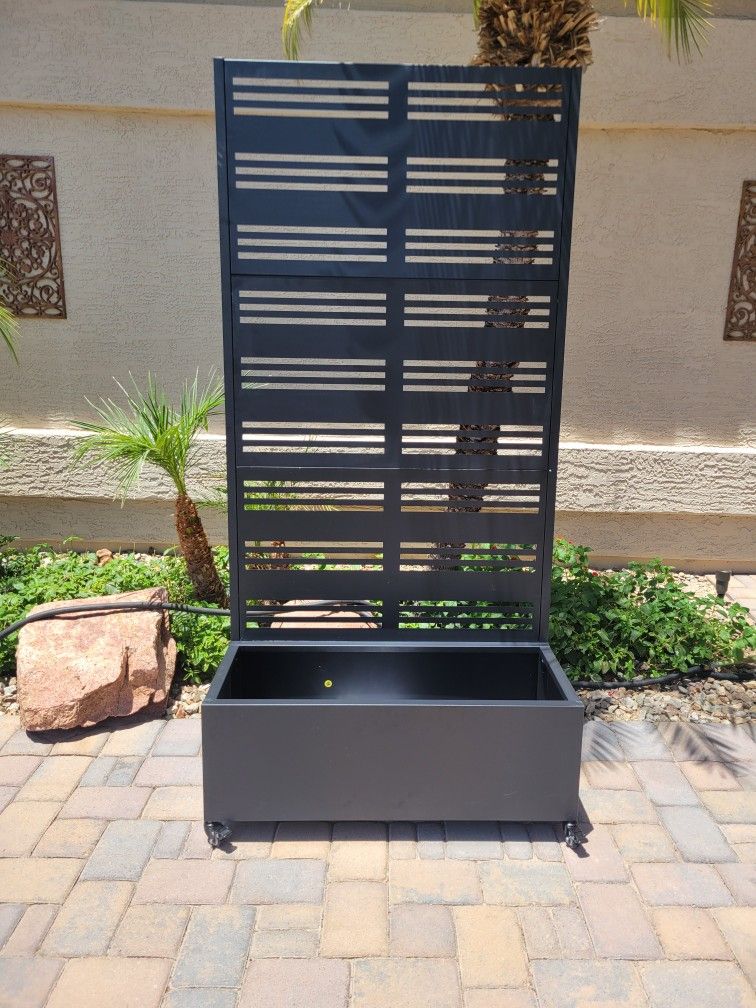72 in. x 35 in. Black Outdoor Metal Privacy Screen Raised Planter Box Wall Decor