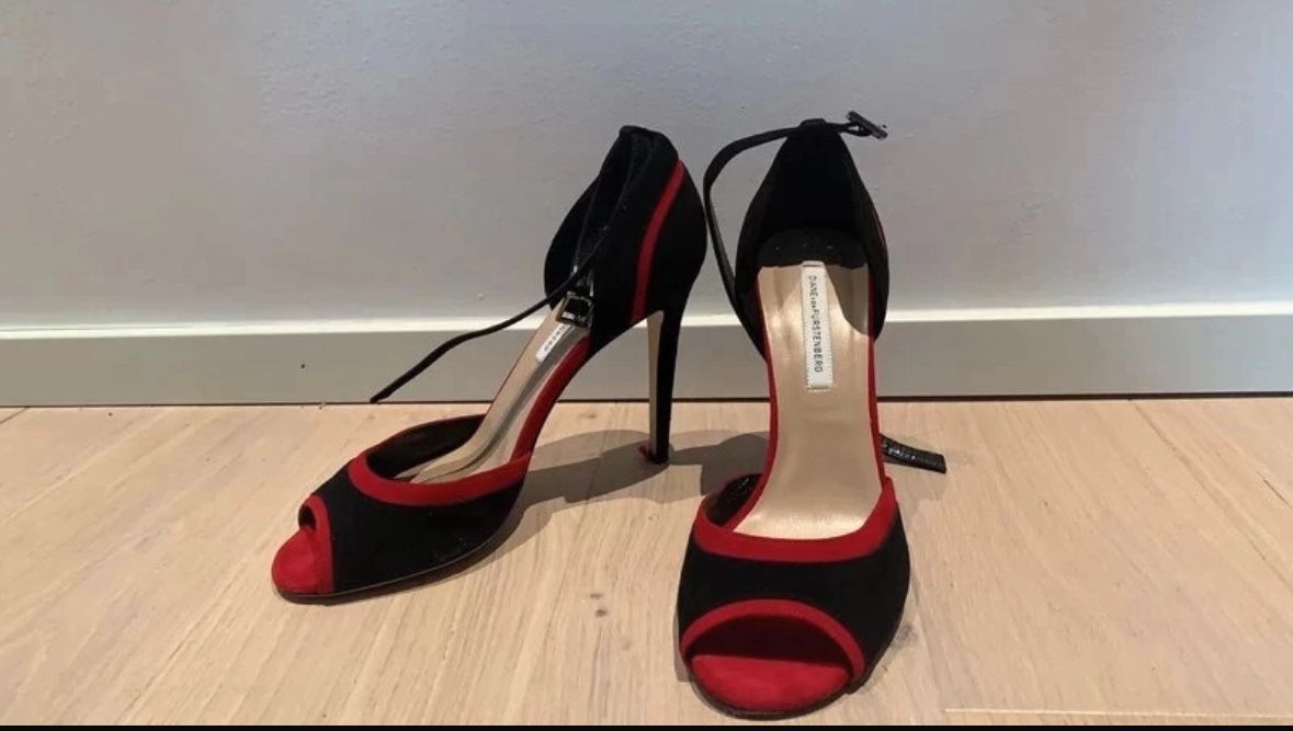 Diane von Fürstenberg  black sandals, size 8