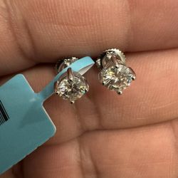 Stud Earrings 