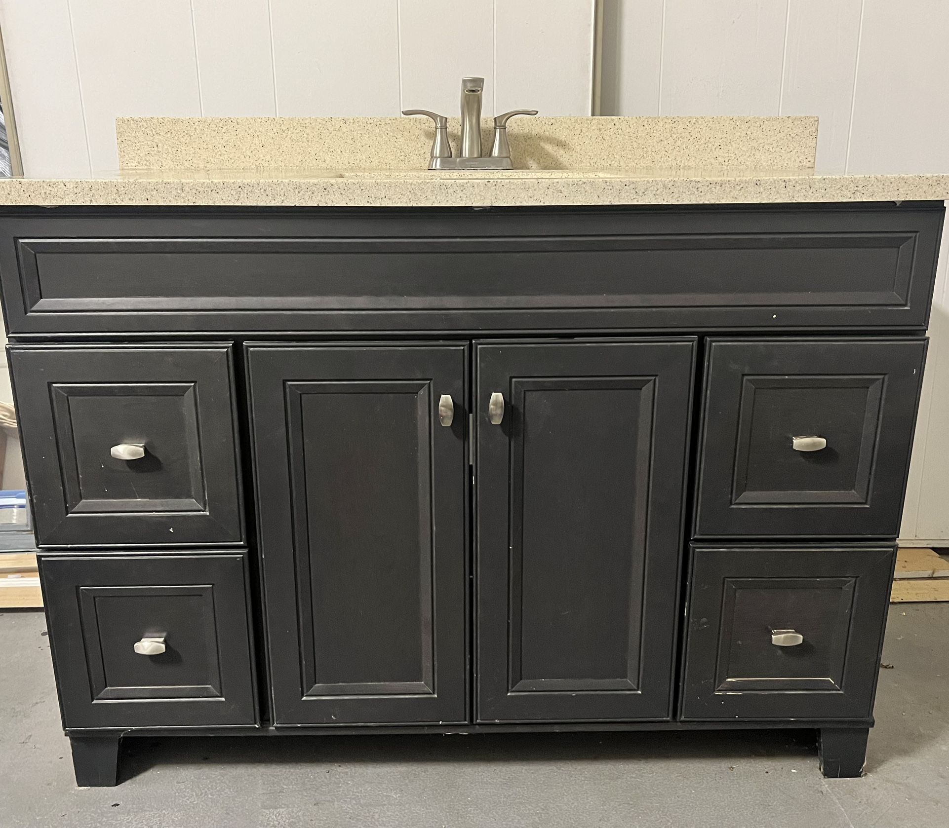 Bathroom Vanity In Great Condition