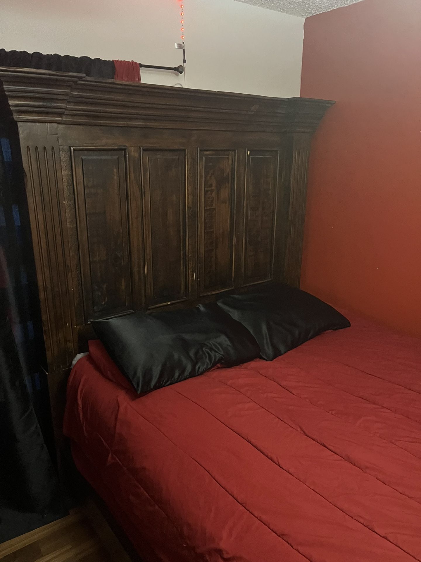 Queen Bed And Dresser Set