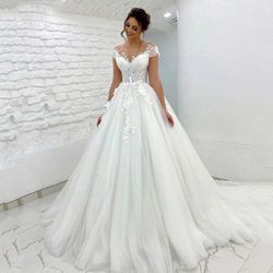 WHITE WEDDING DRESS SIZE 4
