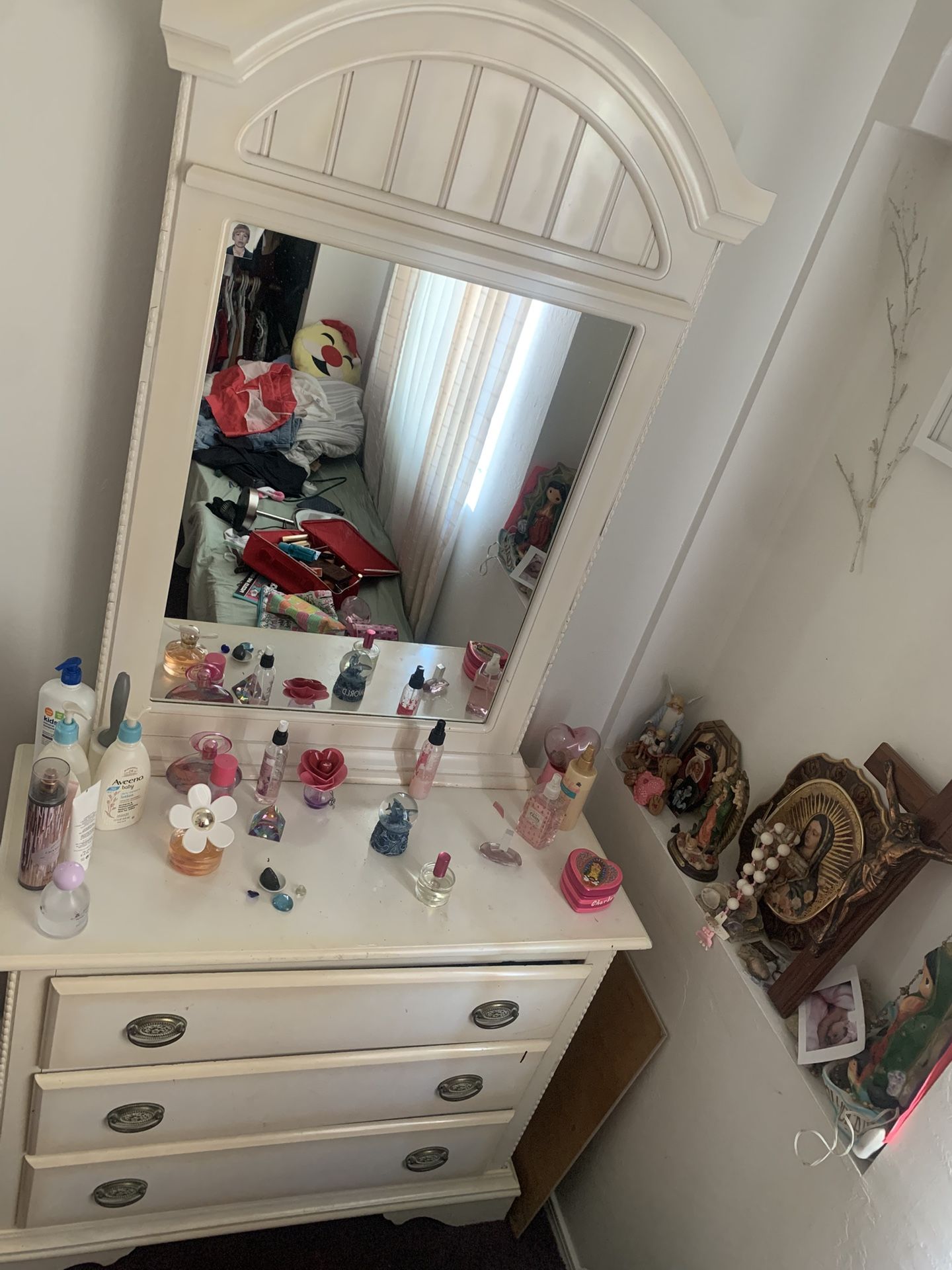 Dresser With Mirror