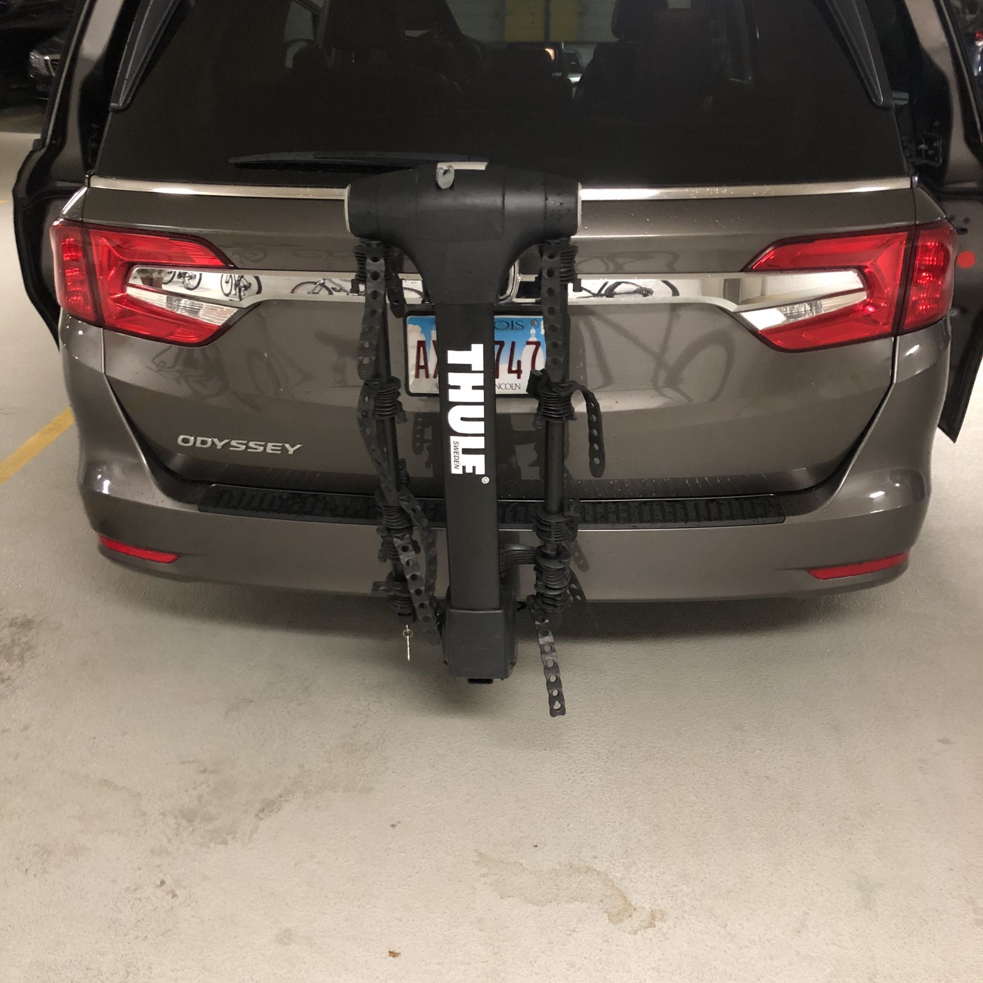 Thule 5 Bike Rack Tilt w/ 2 “ Inch Hitch