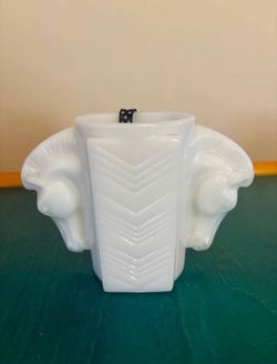 White milk, glass double horse head shaving mug container