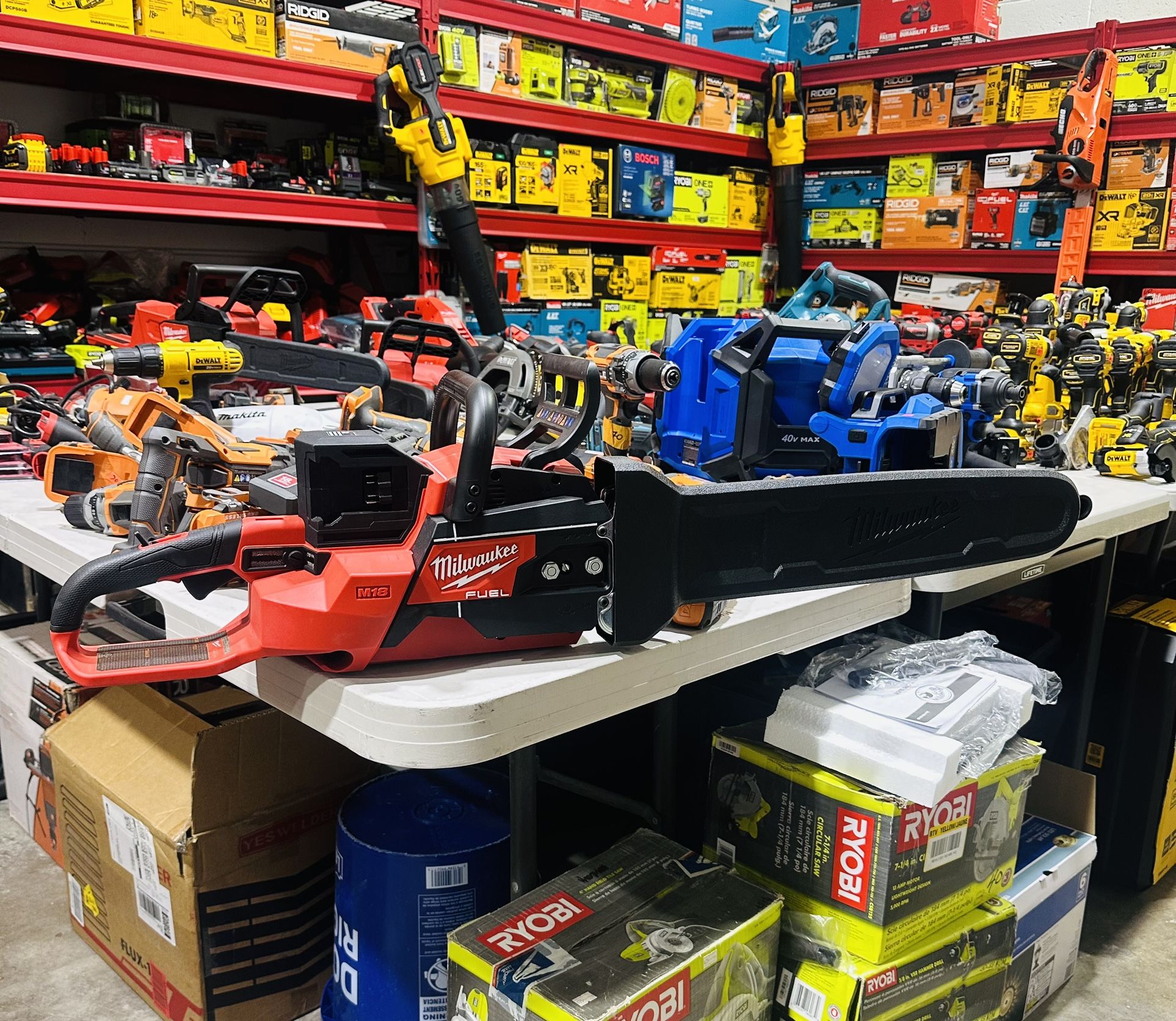 Milwaukee M18 FUEL 18V Brushless Cordless 20 in. Dual Battery Chainsaw Tool Only