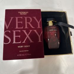 Victoria’s Secret Perfume   NEW 50% Off
