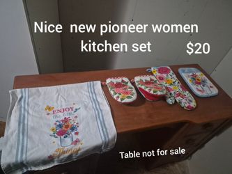 Pioneer women kitchen set