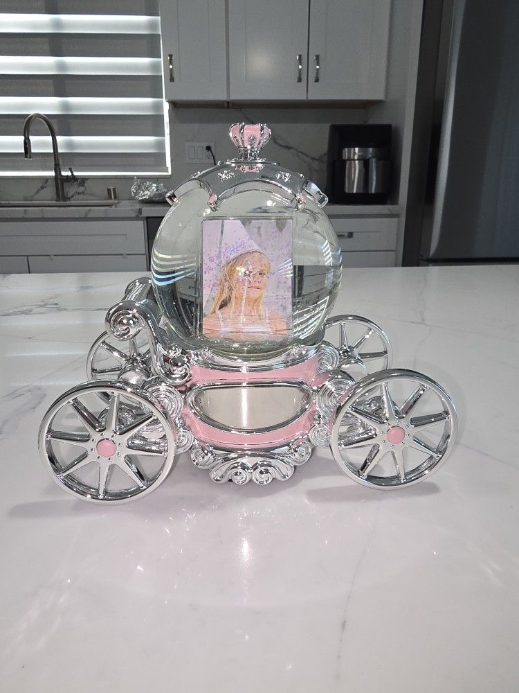 Engraved Princess Carriage Snow Globe