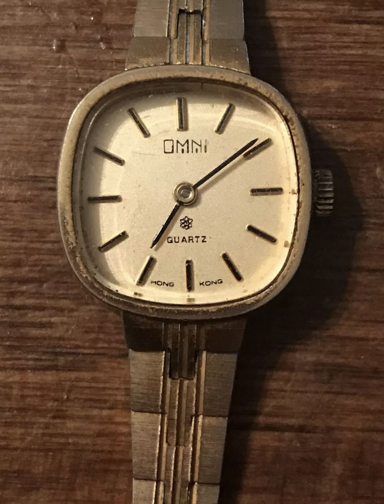 Omni quartz watch clearance