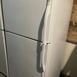 Refrigerator. Great condition we sell all the time delivery extra.