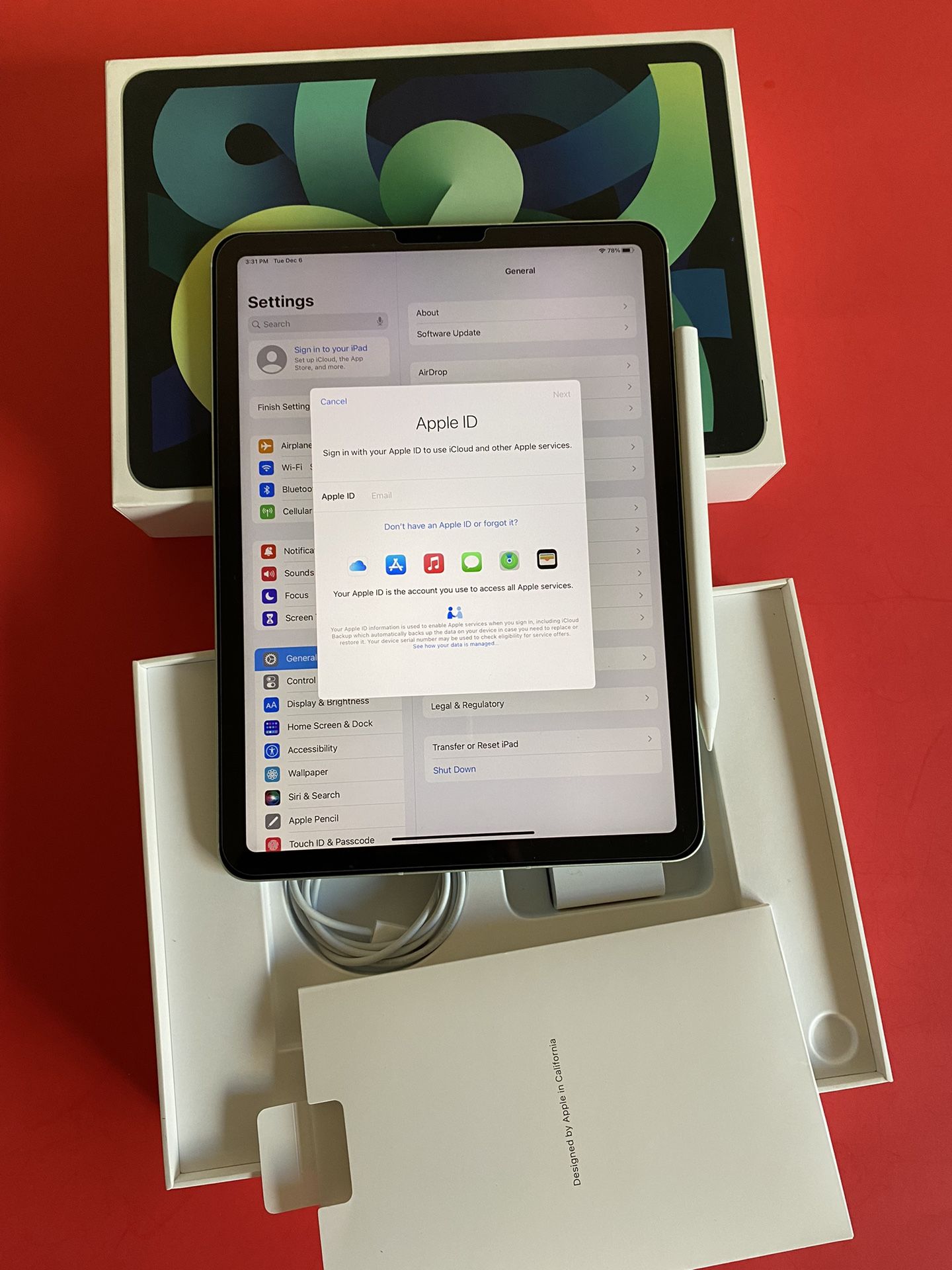256GB Apple IPad Air 4th Generation (10.9” Liquid Retina/ 2020 Model) Wifi +Cellular (AT&T/T mobile etc) with pen, Keyboard & Accessories