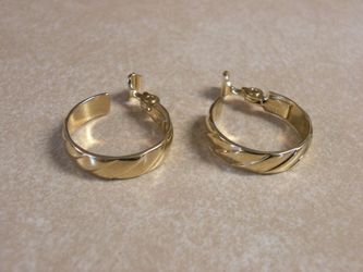 Vintage Monet Textured Gold-tone Hoop Clip Earrings