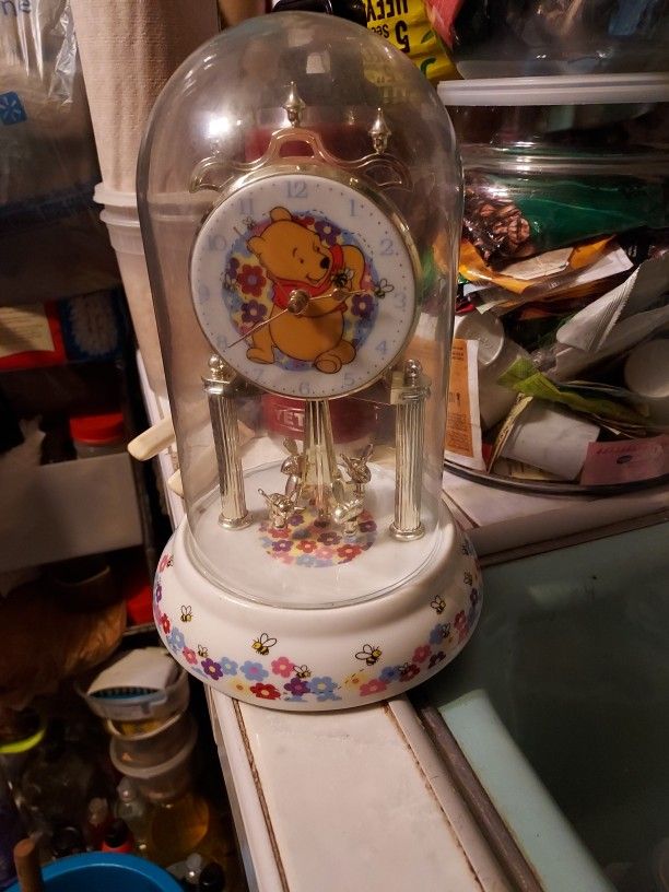 Winnie pool bear disney clock Porceline