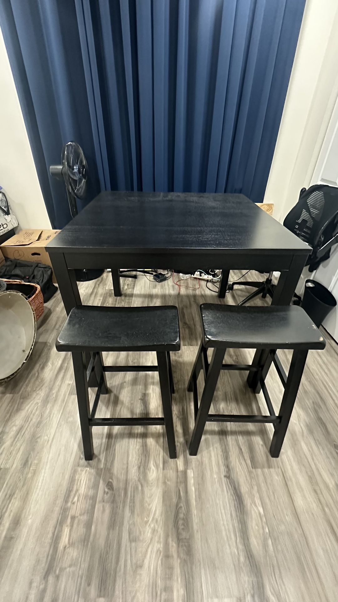 BUFFET TABLE + 2 STOOLS