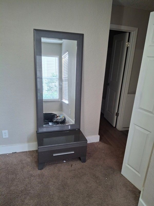 3 Piece Set Dresser, Night Stand And Standing Mirror