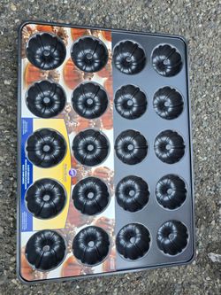 New Nonstick 20- Cavity Mini Fluted Pan