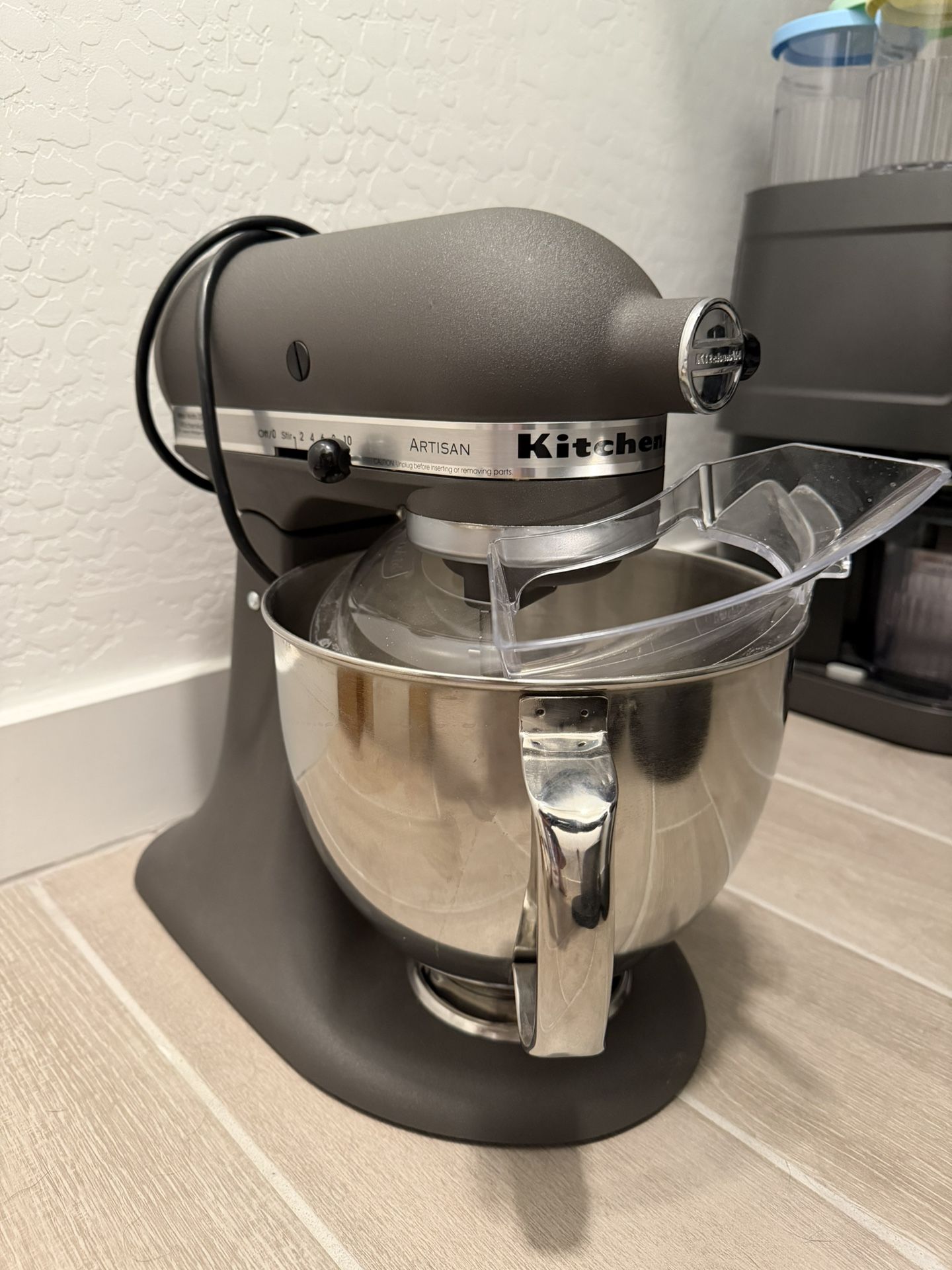 New Artisan 10 Speed Kitchen Aid Mixer 