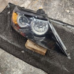 2011 Kia Sorento Passenger Headlight