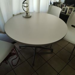 White Table And 4 Chairs 