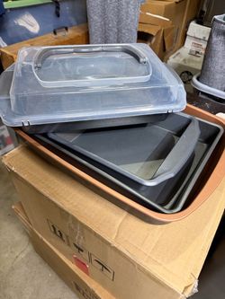 4 Nonstick Baking Pan Set one with Lid