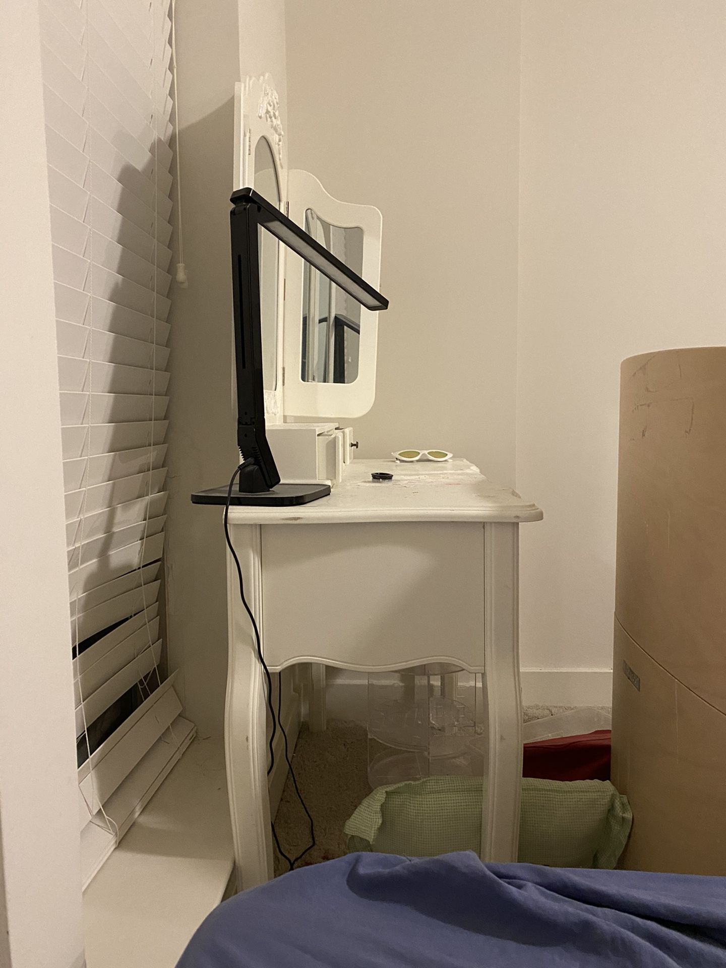 Make up Desk with Mirror