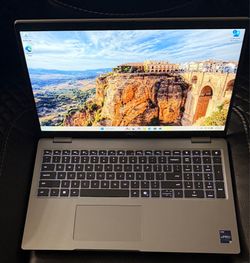 Dell Latitude 5540 15.6" (Full HD) - Intel Core i7 - 1370P up to 5.2 GHz (14 Core) - 16 GB RAM - 512 GB SSD - Intel Iris Xe Graphics - Windows 11 Pro