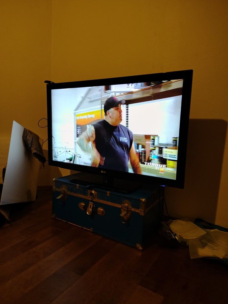 LG 47" Tv