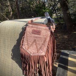 Wrangler Crossbody 