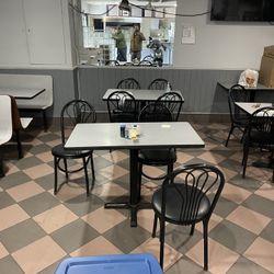 Pizzeria Table And Chair 
