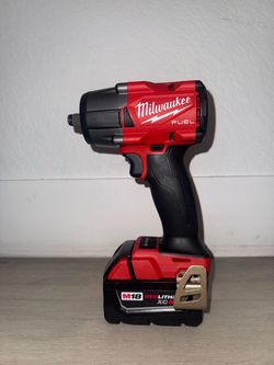 Milwaukee M18 FUEL Mid Torque Impact Wrench with Battery