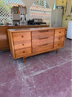 Midcentury modern 9 drawers dresser