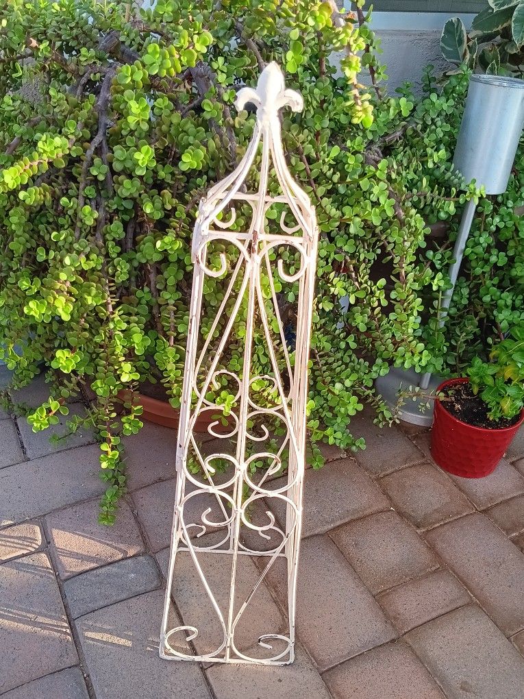 $15 Wrought Iron Garden Topiary Flower Trellis Plant Climber 29" Tall