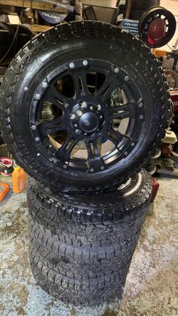 900 Bucks. Universal 6 Lugs. Fits Toyota Tacoma ,Chevy .nissan 