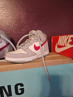 Nike Dunk High SE size 4