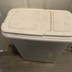 Big Pet Food Storage Used Good 